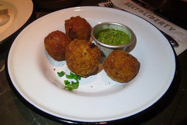 beef-and-liberty-hong-kong-mac-n-cheese-bites